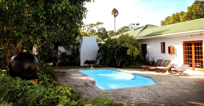 Swimming pool, Fynbos Guest House